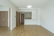 建物全体の雰囲気と合わせた色調と素材のリノベーション。居心地よくホッととできる空間です。 建物全体の雰囲気と合わせた色調と素材のリノベーション。居心地よくホッととできる空間です。