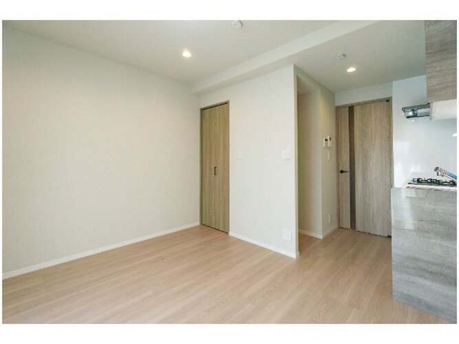 爽やかな風がそよぐ光に溢れた空間。清々しい気持ちになるお部屋です。 爽やかな風がそよぐ光に溢れた空間。清々しい気持ちになるお部屋です。