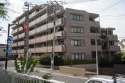 京王線「つつじヶ丘」駅まで徒歩5分。「仙川」駅まで徒歩12分。 京王線「つつじヶ丘」駅まで徒歩5分。「仙川」駅まで徒歩12分。