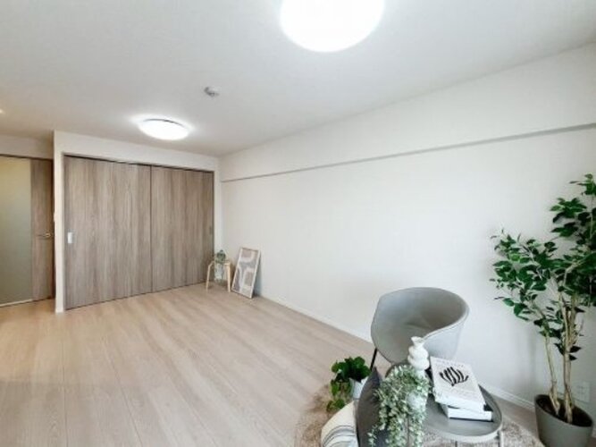 爽やかな風がそよぐ光に溢れた空間。清々しい気持ちになるお部屋です。