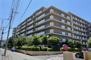 東急東横線「綱島」駅まで徒歩14分。都市機能の利便性を感じられる立地に建つマンションです。