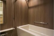 お風呂に求める心地良い癒しの時間のために、機能性とデザイン性に重点を置き、寛ぎの空間を演出しました。 お風呂に求める心地良い癒しの時間のために、機能性とデザイン性に重点を置き、寛ぎの空間を演出しました。