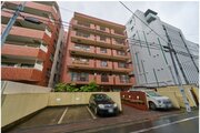 重厚なイメージを受けるマンション。住むほどにその印象が誇らしくなります。 重厚なイメージを受けるマンション。住むほどにその印象が誇らしくなります。