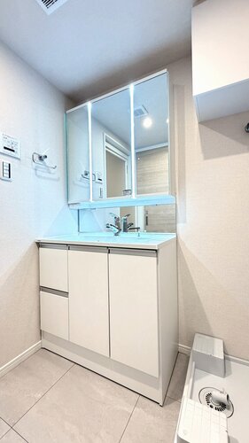 洗面所　＊ミラーキャビネット付き洗面台＊