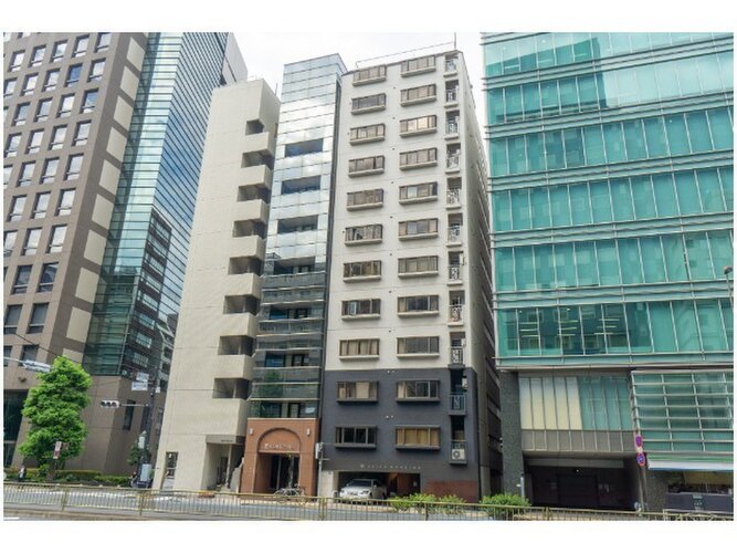 どこか余裕を感じさせるシャープなフォルムで佇む外観は、晴天の空と合わせる事で堂々たる趣を見せます。