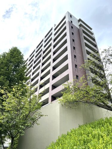 優しく迎えてくれる豊かな自然。四季の移り変わりを感じる心地よい場所となりそうです。 優しく迎えてくれる豊かな自然。四季の移り変わりを感じる心地よい場所となりそうです。