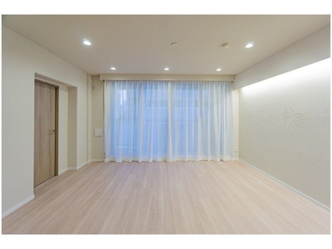 爽やかな風がそよぐ光に溢れた空間。清々しい気持ちになるお部屋です。 爽やかな風がそよぐ光に溢れた空間。清々しい気持ちになるお部屋です。