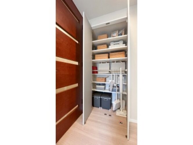 リビング・ダイニング:リビング・ダイニング物入れ(2023年7月撮影) リビング・ダイニング:リビング・ダイニング物入れ(2023年7月撮影)