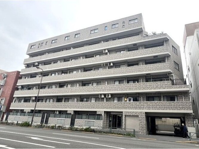 平成築、総戸数38戸のマンション。最寄り駅「立川」駅まで徒歩11分ほど。 平成築、総戸数38戸のマンション。最寄り駅「立川」駅まで徒歩11分ほど。