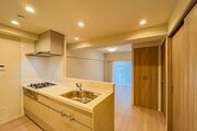 内装はシンプルに落ち着きのある空間にしています。ゆったりとしたひとときを過ごせそうです♪