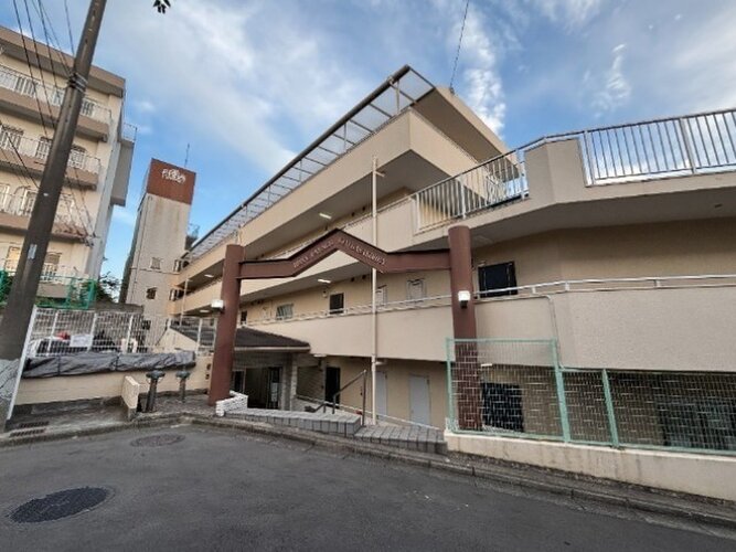 重厚なイメージを受けるマンション。住むほどにその印象が誇らしくなります。