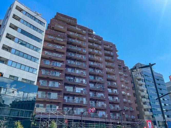 重厚なイメージを受けるマンション。住むほどにその印象が誇らしくなります。 重厚なイメージを受けるマンション。住むほどにその印象が誇らしくなります。