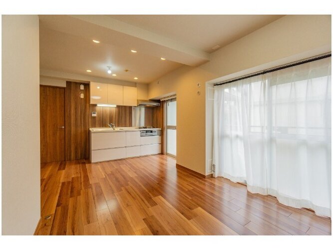 爽やかな風がそよぐ光に溢れた空間。清々しい気持ちになるお部屋です。