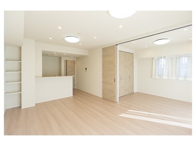 内装はシンプルに落ち着きのある空間にしています。ゆったりとしたひとときを過ごせそうです♪