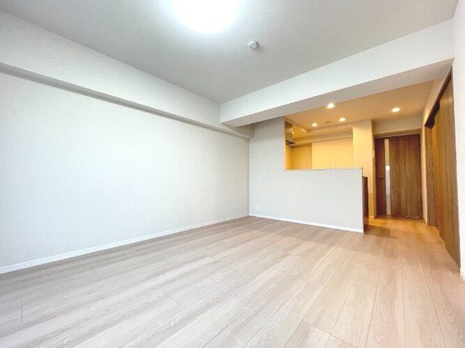 内装はシンプルに落ち着きのある空間にしています。ゆったりとしたひとときを過ごせそうです♪