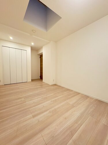 洋室①　約8.8帖