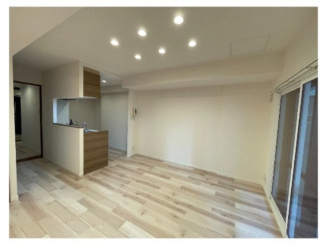 内装はシンプルに落ち着きのある空間にしています。ゆったりとしたひとときを過ごせそうです♪ 内装はシンプルに落ち着きのある空間にしています。ゆったりとしたひとときを過ごせそうです♪