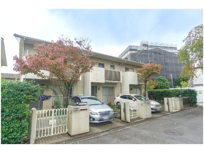 鮮やかな緑を効果的に纏った外観。爽やかな風がそよぐ心温まるお部屋へ優しく誘います。 鮮やかな緑を効果的に纏った外観。爽やかな風がそよぐ心温まるお部屋へ優しく誘います。