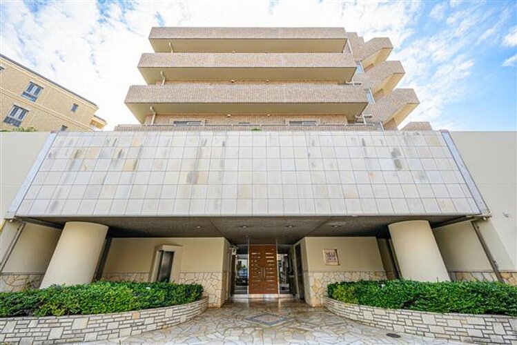 片瀬江ノ島駅徒歩10分の活気ある街並みも魅力的! 片瀬江ノ島駅徒歩10分の活気ある街並みも魅力的!