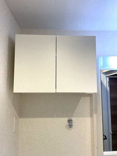 洗面 ・洗濯パンがあるユーティリティスペースです。タオルや着替え等、日常使いのものをストックできる吊戸棚もあり使い勝手良好な空間です。 洗面 ・洗濯パンがあるユーティリティスペースです。タオルや着替え等、日常使いのものをストックできる吊戸棚もあり使い勝手良好な空間です。