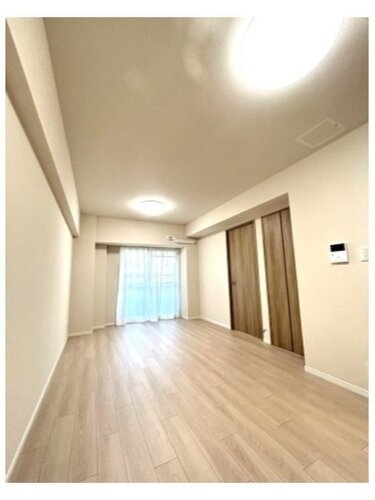 内装はシンプルに落ち着きのある空間にしています。ゆったりとしたひとときを過ごせそうです♪ 内装はシンプルに落ち着きのある空間にしています。ゆったりとしたひとときを過ごせそうです♪