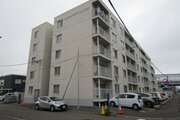 重厚なイメージを受けるマンション。住むほどにその印象が誇らしくなります。