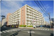 どこか余裕を感じさせるシャープなフォルムで佇む外観は、晴天の空と合わせる事で堂々たる趣を見せます。 どこか余裕を感じさせるシャープなフォルムで佇む外観は、晴天の空と合わせる事で堂々たる趣を見せます。