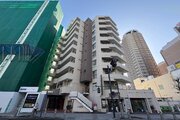聖蹟桜ヶ丘駅まで徒歩2分。都市生活の利便性と充実感を得られる立地に佇んでいます。 聖蹟桜ヶ丘駅まで徒歩2分。都市生活の利便性と充実感を得られる立地に佇んでいます。