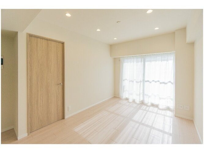 爽やかな風がそよぐ光に溢れた空間。清々しい気持ちになるお部屋です。 爽やかな風がそよぐ光に溢れた空間。清々しい気持ちになるお部屋です。