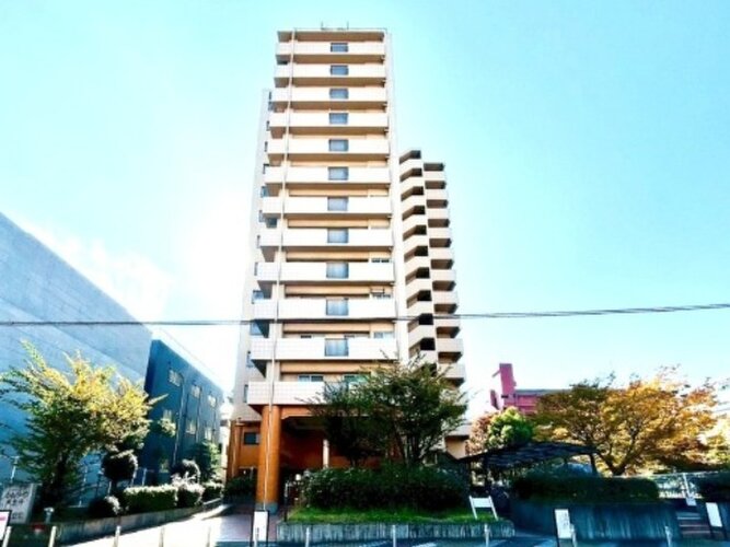 河堀駅まで徒歩10分。日常生活便利な立地に佇むマンションです。