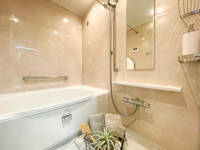 お風呂に求める心地良い癒しの時間のために、機能性とデザイン性に重点を置き、寛ぎの空間を演出しました。