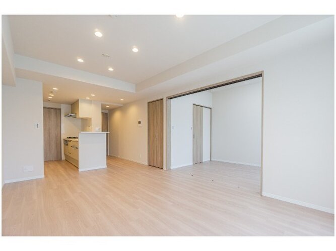 内装はシンプルに落ち着きのある空間にしています。ゆったりとしたひとときを過ごせそうです♪