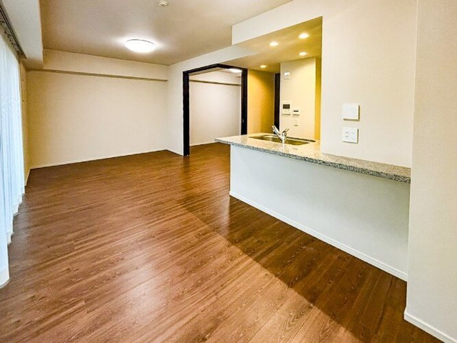 ゆったりくつろげる上質なリビングダイニングは、あなたの暮らしにより価値のある時間を演出してくれます。 ゆったりくつろげる上質なリビングダイニングは、あなたの暮らしにより価値のある時間を演出してくれます。