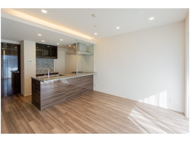 内装はシンプルに落ち着きのある空間にしています。ゆったりとしたひとときを過ごせそうです♪ 内装はシンプルに落ち着きのある空間にしています。ゆったりとしたひとときを過ごせそうです♪