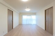 「新ゆりグリーンタウン」バス停まで徒歩4分小田急小田原線「新百合ヶ丘」駅までバス12分 「新ゆりグリーンタウン」バス停まで徒歩4分小田急小田原線「新百合ヶ丘」駅までバス12分