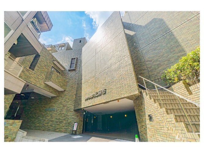 重厚感あふれる高級マンションという印象を与えてくれます。そのデザインは住むほどに実感が増すものです。