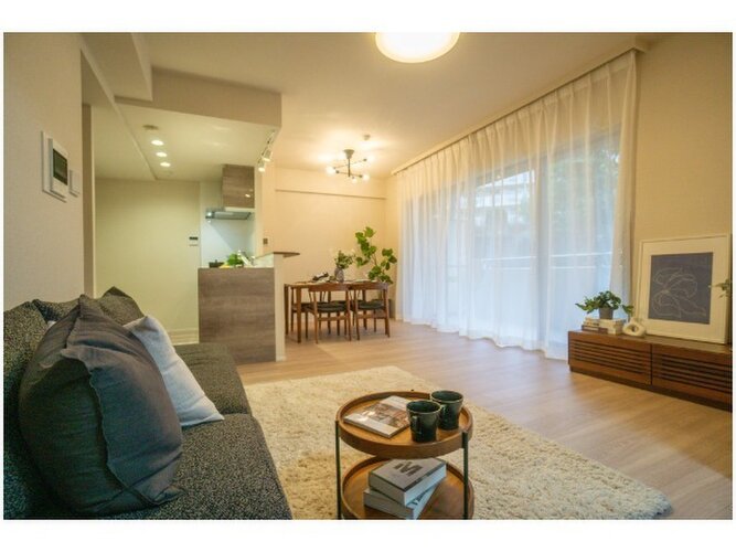 ほっと一息つけるような、安心できる空間です♪シンプルな内装は、ニーズが変わってもご活用頂けそうです。 ほっと一息つけるような、安心できる空間です♪シンプルな内装は、ニーズが変わってもご活用頂けそうです。