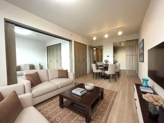 お部屋の形が綺麗なリビングの為、テーブルやソファなどの家具を一通り置くことができそうです♪ お部屋の形が綺麗なリビングの為、テーブルやソファなどの家具を一通り置くことができそうです♪