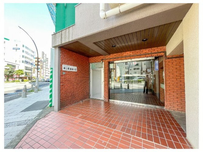 バルコニーからの眺望。近隣の建物との間隔もしっかり取られて風通し良好です。 バルコニーからの眺望。近隣の建物との間隔もしっかり取られて風通し良好です。