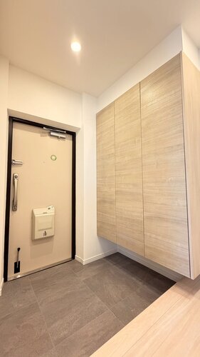 玄関　＊トールタイプの大容量下足入れつき＊