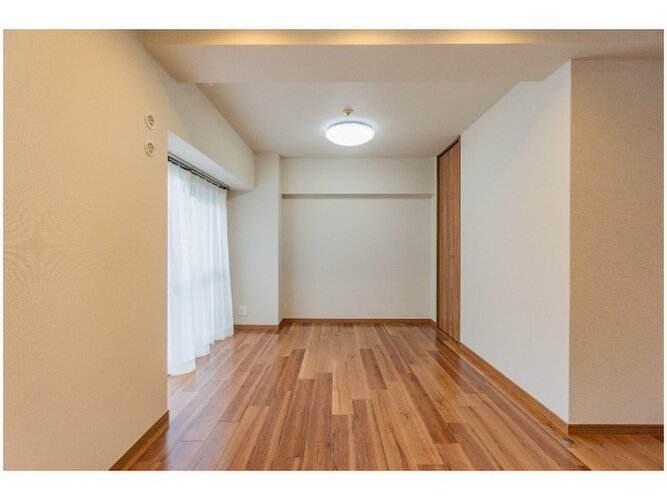 爽やかな風がそよぐ光に溢れた空間。清々しい気持ちになるお部屋です。