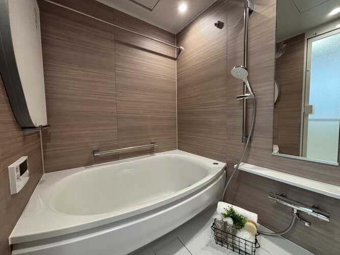 ホッと一息つける癒しの空間バスルーム。機能が充実したスタイリッシュなデザインに仕上げました。 ホッと一息つける癒しの空間バスルーム。機能が充実したスタイリッシュなデザインに仕上げました。