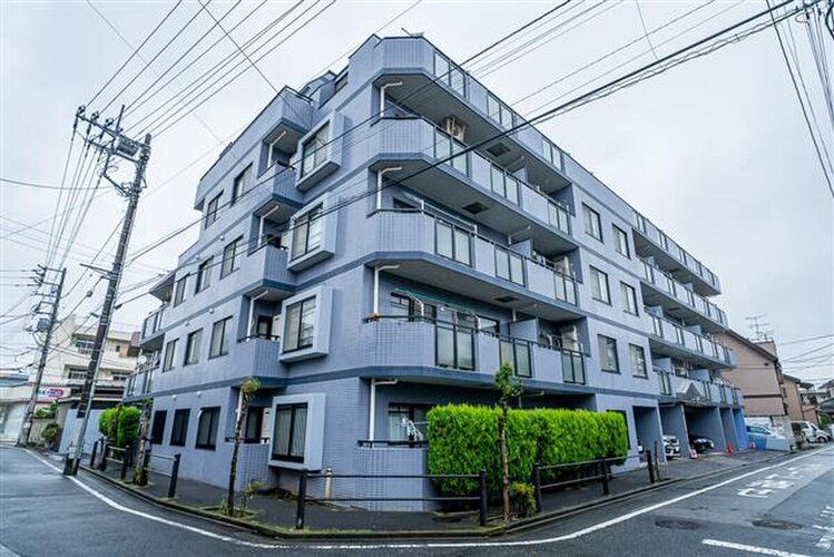 駅前充実の東武伊勢崎線「西新井」駅より徒歩12分。公園も徒歩圏内にあり、落ち着いた住宅街です。 駅前充実の東武伊勢崎線「西新井」駅より徒歩12分。公園も徒歩圏内にあり、落ち着いた住宅街です。