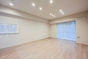 内装はシンプルに落ち着きのある空間にしています。ゆったりとしたひとときを過ごせそうです♪ 内装はシンプルに落ち着きのある空間にしています。ゆったりとしたひとときを過ごせそうです♪