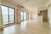 広々とした開放感を感じるLDK。思い思いに憩いの場所を作り上げていけそうです。