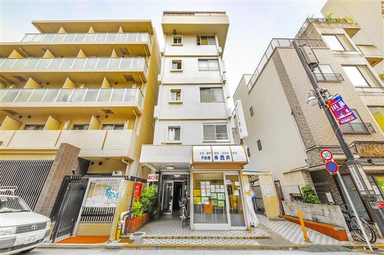 生活が送りやすい低層マンション。暮らす人の快適さを考えた街並みに溶け込んだ色調の住まい。 生活が送りやすい低層マンション。暮らす人の快適さを考えた街並みに溶け込んだ色調の住まい。