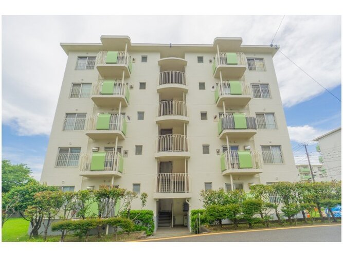 優しく迎えてくれる豊かな自然。四季の移り変わりを感じる心地よい場所となりそうです。 優しく迎えてくれる豊かな自然。四季の移り変わりを感じる心地よい場所となりそうです。