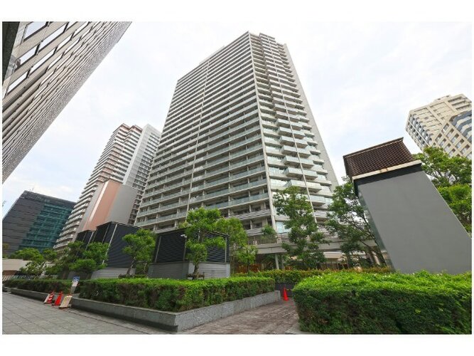 重厚なイメージを受けるマンション。住むほどにその印象が誇らしくなります。