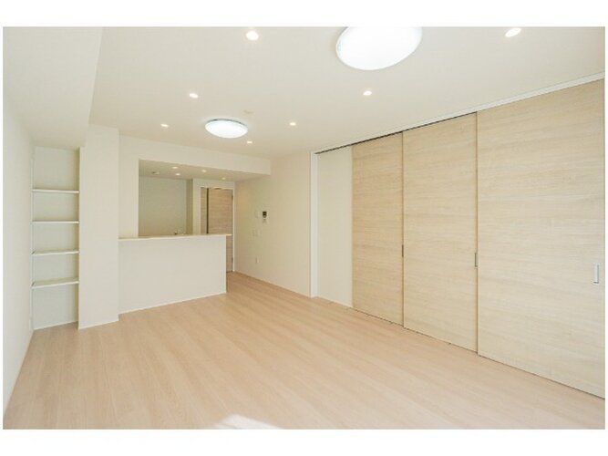 内装はシンプルに落ち着きのある空間にしています。ゆったりとしたひとときを過ごせそうです♪