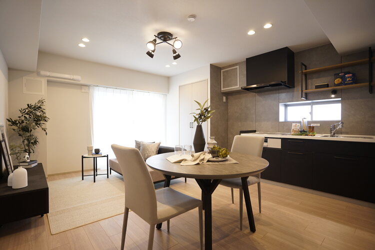 内装はシンプルに落ち着きのある空間にしています。ゆったりとしたひとときを過ごせそうです♪ 内装はシンプルに落ち着きのある空間にしています。ゆったりとしたひとときを過ごせそうです♪